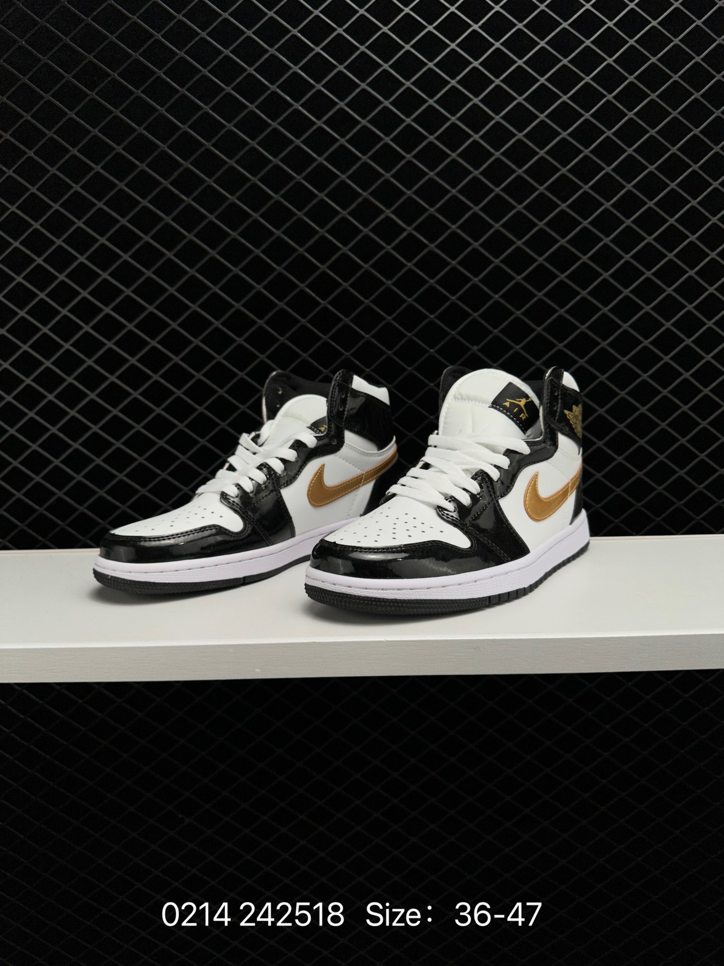 Air Jordan 1 Mid “Hyper Royal”